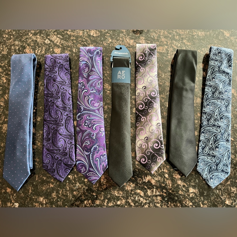 Lot of 7 Men's Textured plain and stylish Ties. Brand new or new condition.